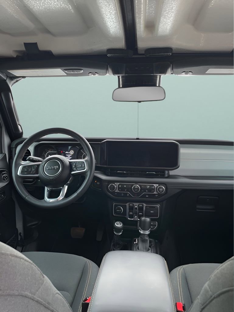 Used 2024 Jeep Wrangler Unlimited Sahara AWD/4WD image 19