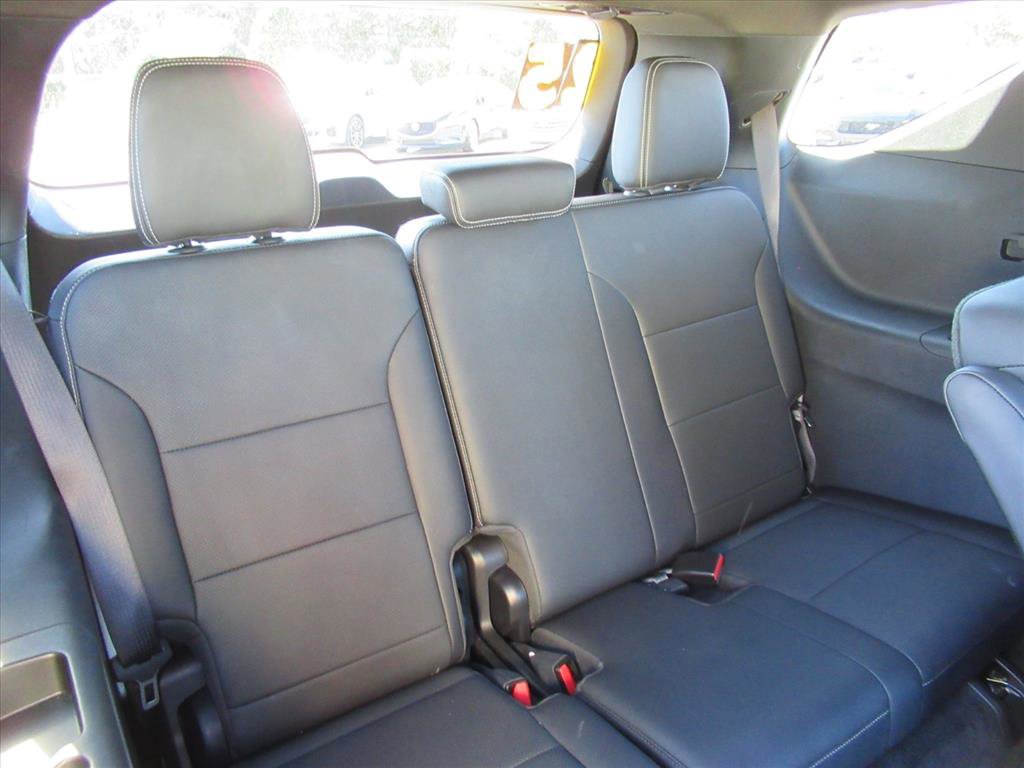Used 2025 Chevrolet Traverse LT image 16