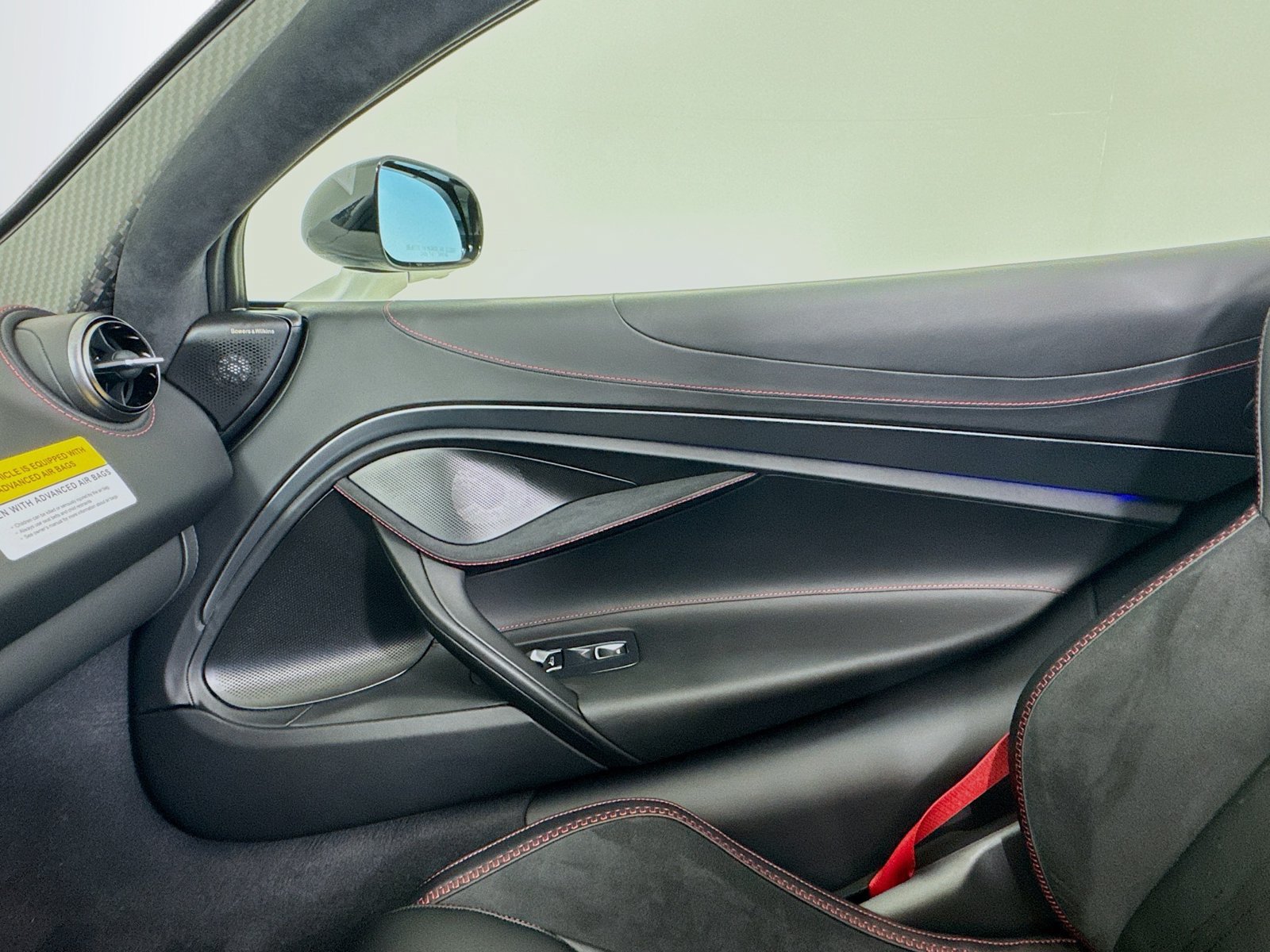 Used 2026 McLaren 750S Spider RWD image 16