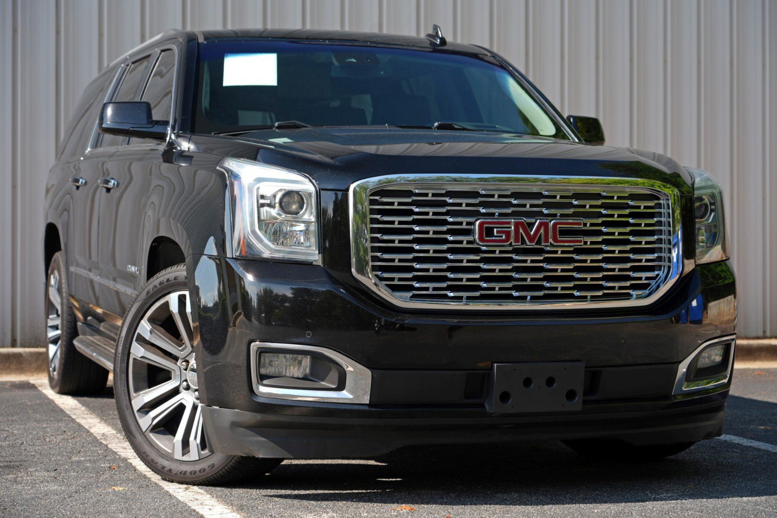 Used 2018 GMC Yukon XL Denali w/ Open Road Package AWD/4WD image 2