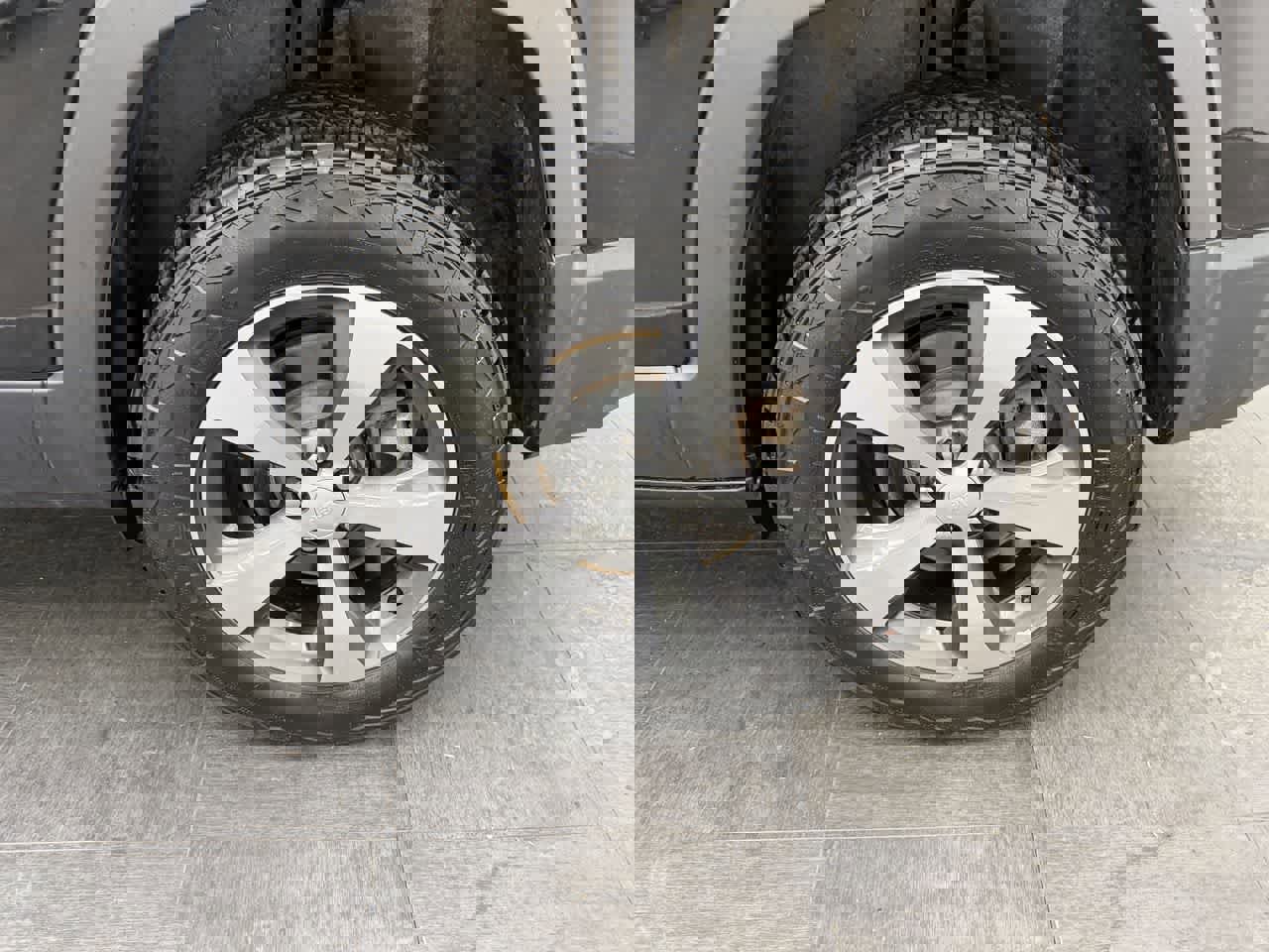 Used 2019 Jeep Cherokee Limited image 25