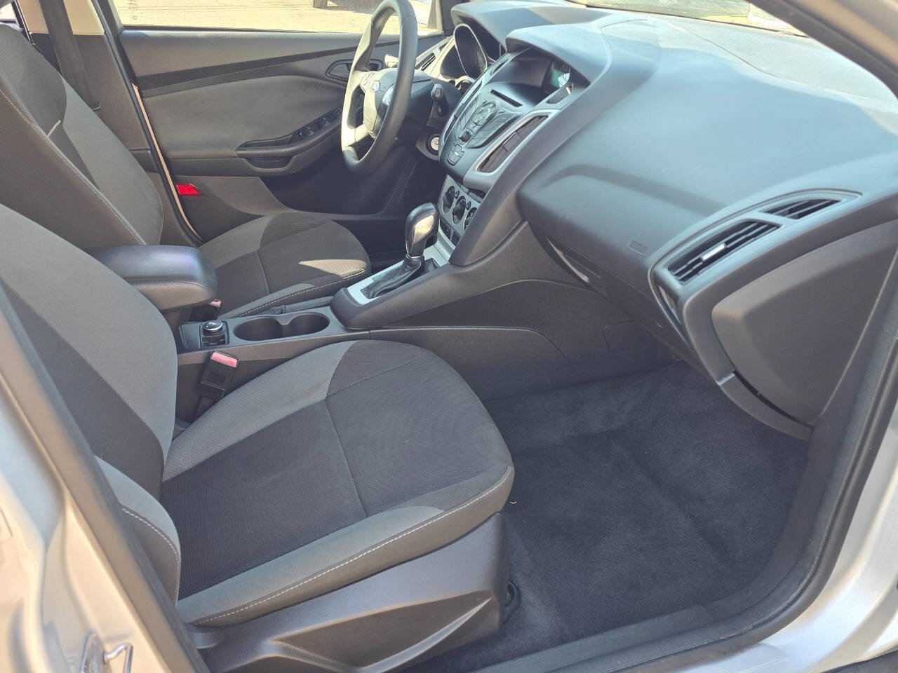 Used 2012 Ford Focus SE FWD image 16