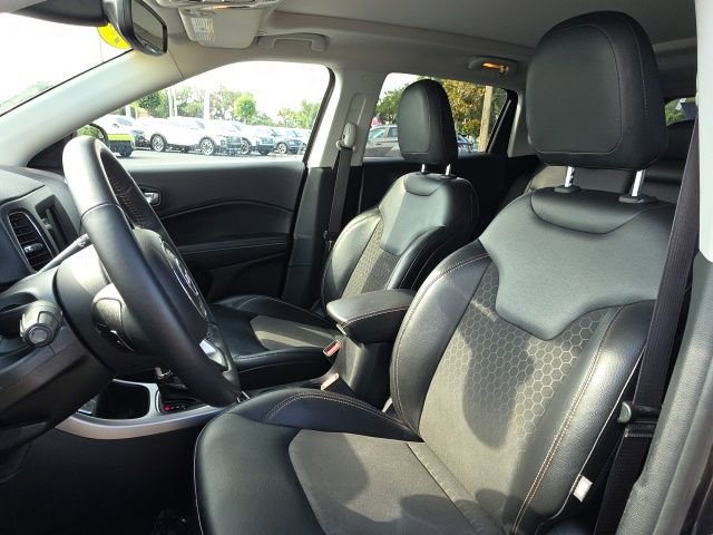 Used 2017 Jeep Compass Latitude w/ Popular Equipment Group FWD image 3