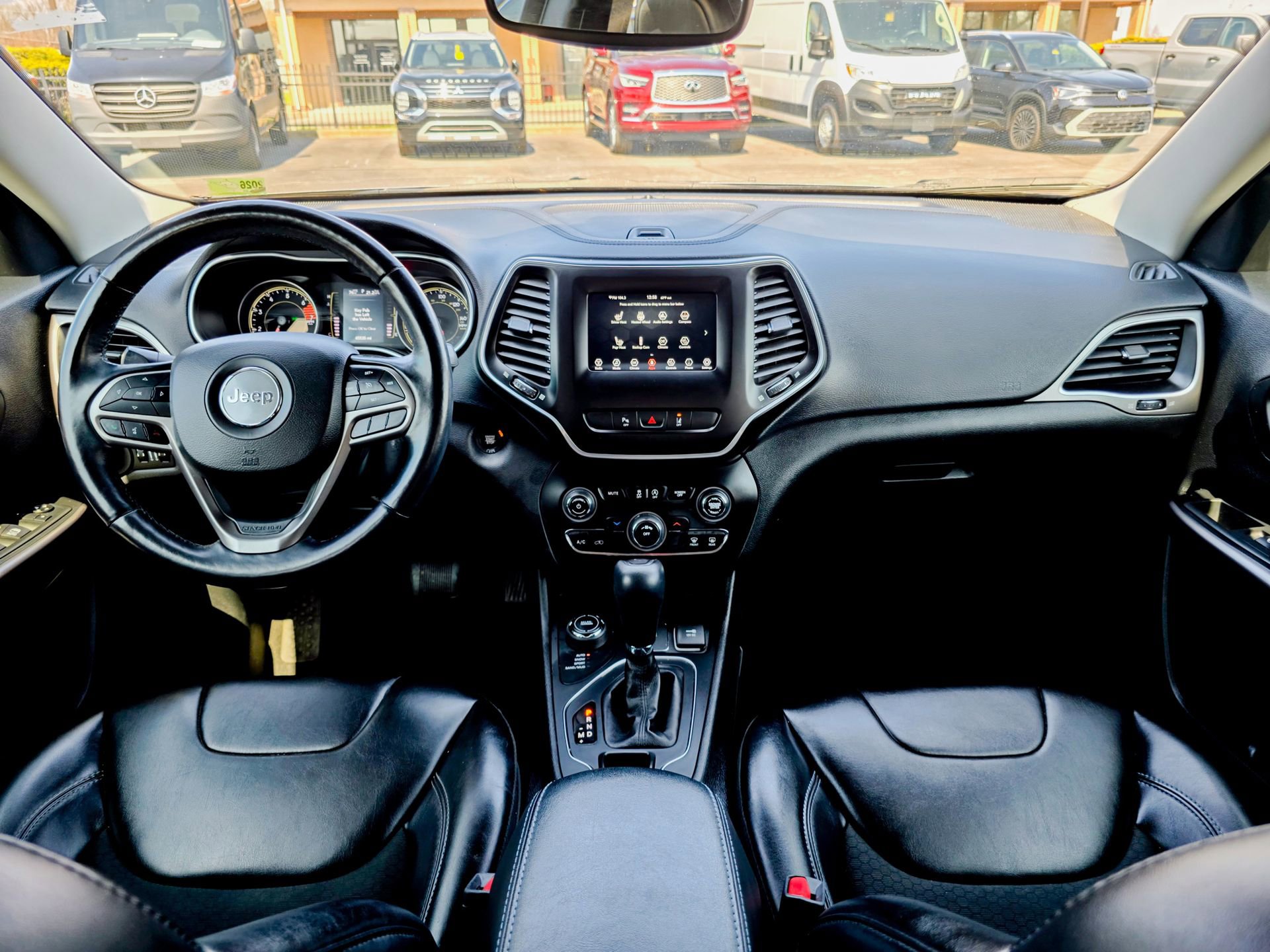 Used 2021 Jeep Cherokee Latitude Plus AWD/4WD image 2