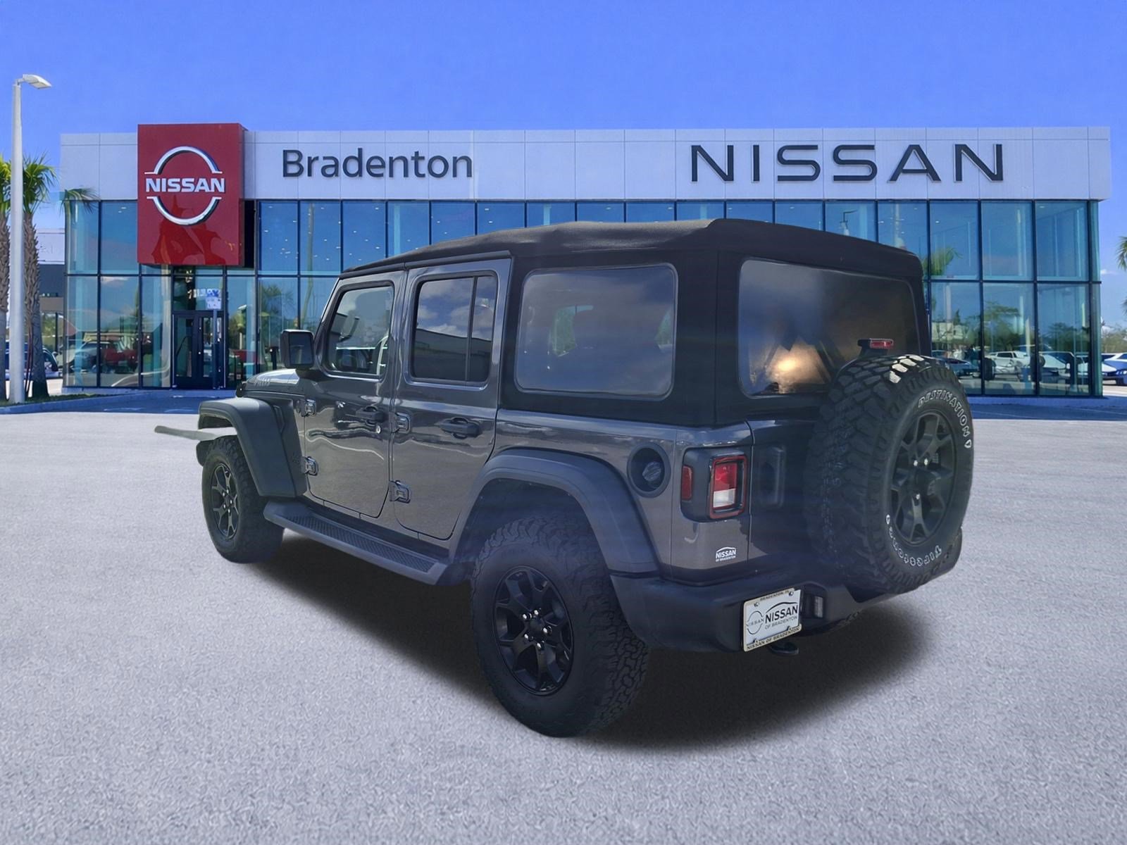 Used 2023 Jeep Wrangler Willys image 7