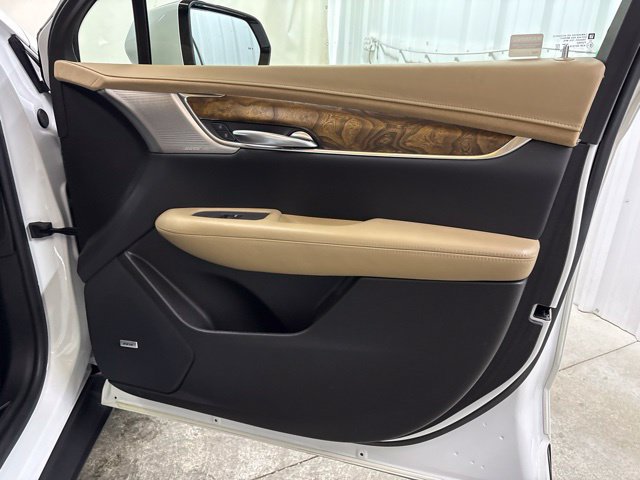 Used 2021 Cadillac XT5 Sportv w/ Platinum Package AWD/4WD image 28
