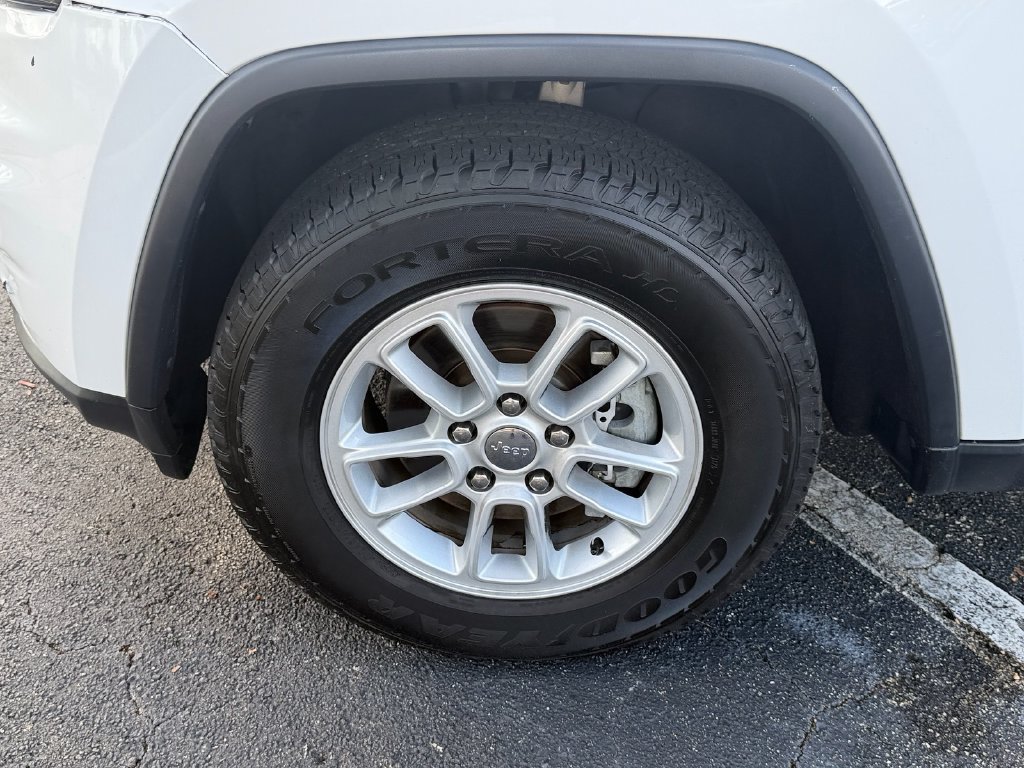Used 2019 Jeep Grand Cherokee Laredo RWD image 18