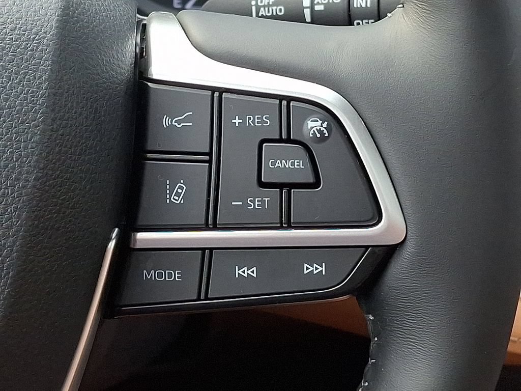 Used 2022 Toyota Highlander Platinum AWD/4WD image 24