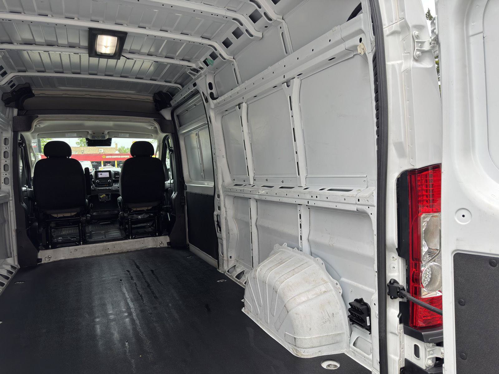 Used 2025 RAM ProMaster 2500 w/ Convenience Group FWD image 11