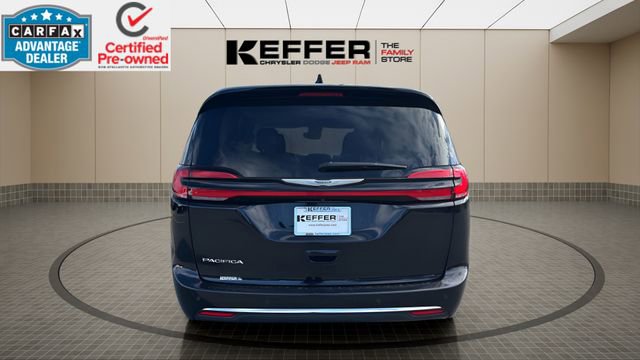 Certified 2024 Chrysler Pacifica Touring-L image 4