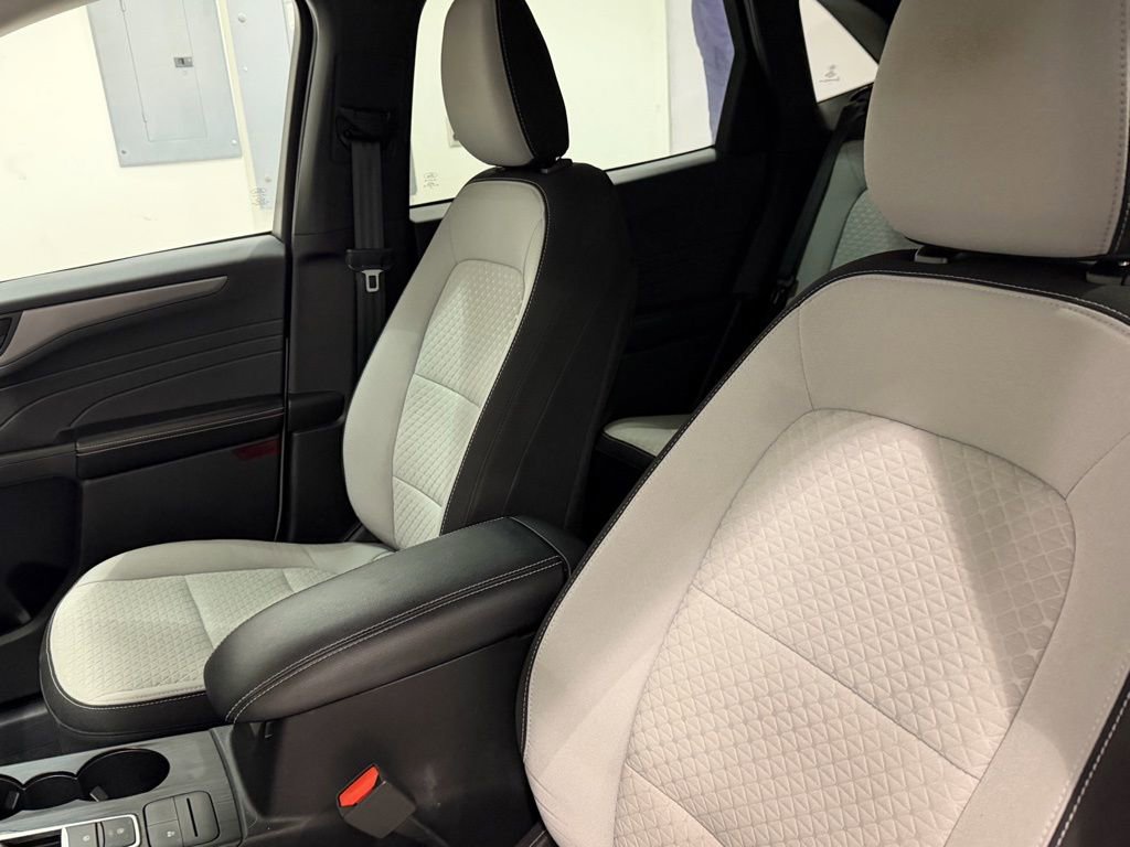 Used 2023 Ford Escape Active image 9