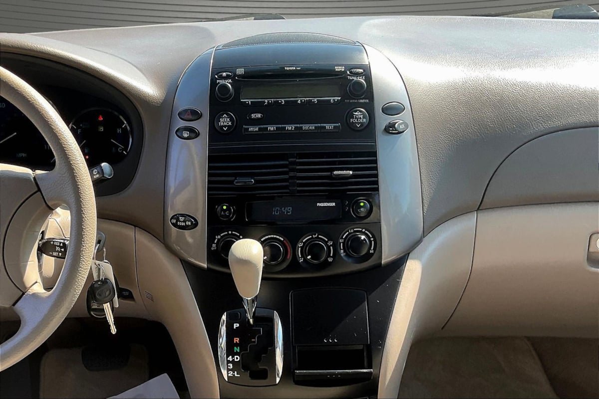 Used 2008 Toyota Sienna LE FWD image 9