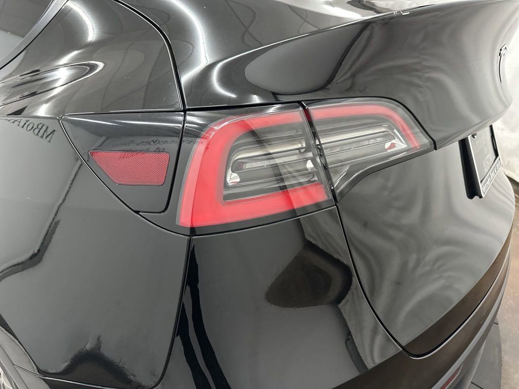Used 2021 Tesla Model Y Long Range AWD/4WD image 23