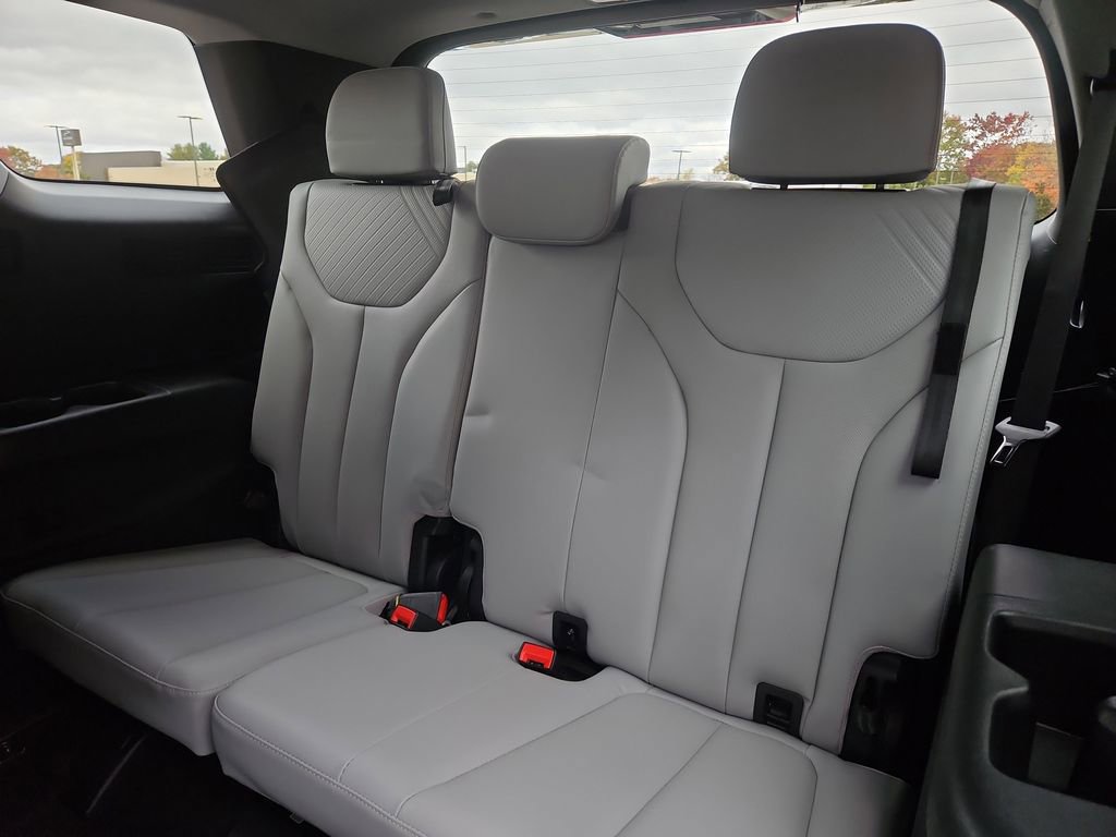 Used 2023 Hyundai Palisade SEL w/ Cargo Package image 31