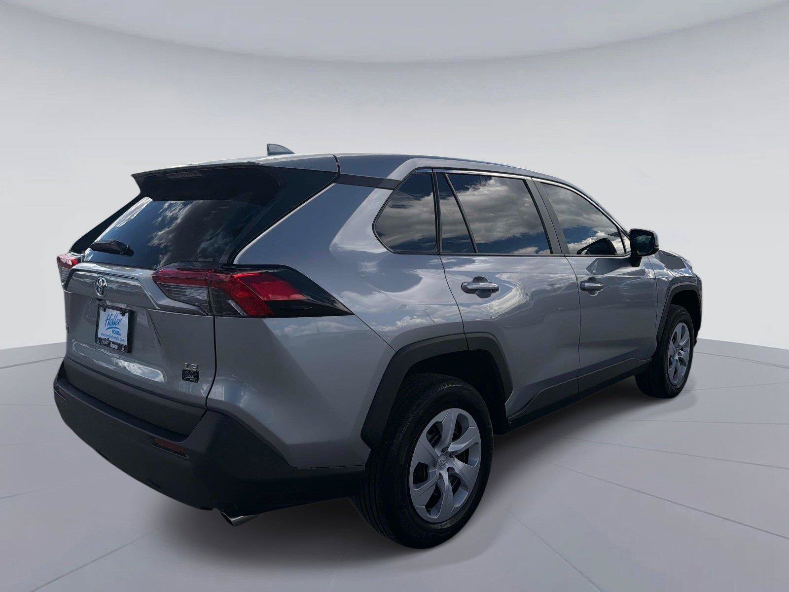 Used 2024 Toyota RAV4 LE FWD image 4