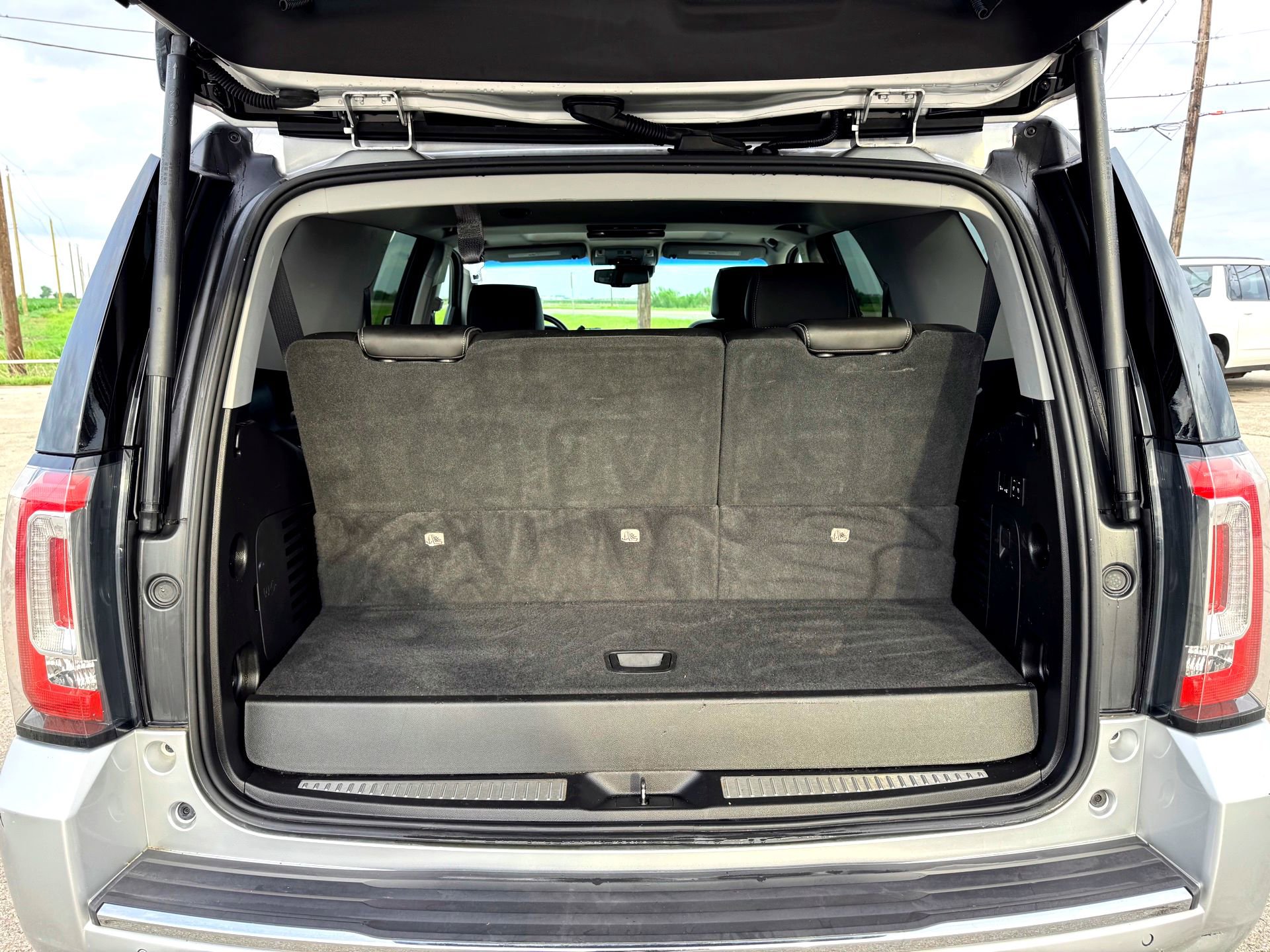 Used 2018 GMC Yukon Denali w/ Open Road Package image 8