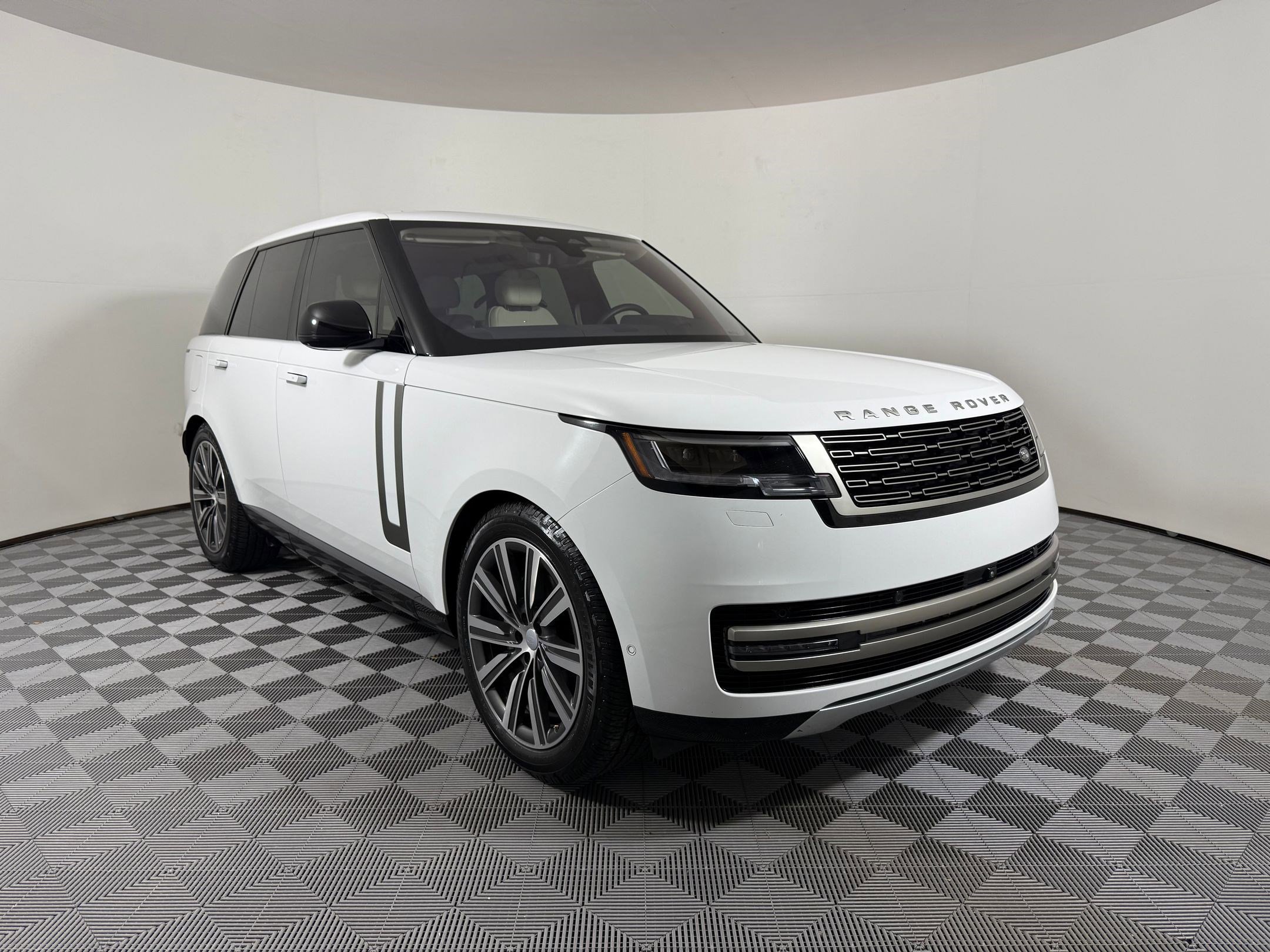 Used 2023 Land Rover Range Rover SE image 7