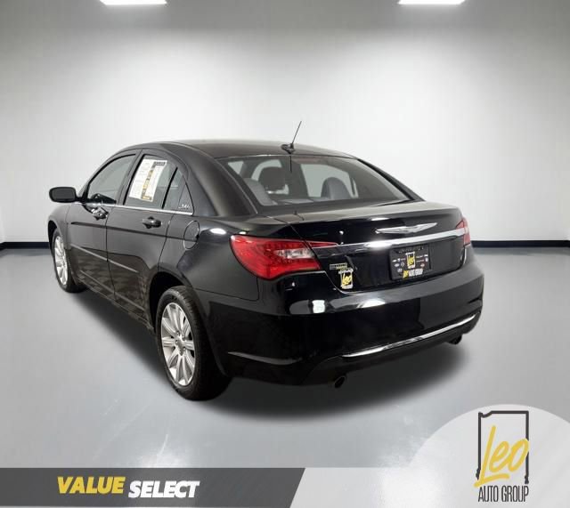 Used 2014 Chrysler 200 Touring FWD image 4