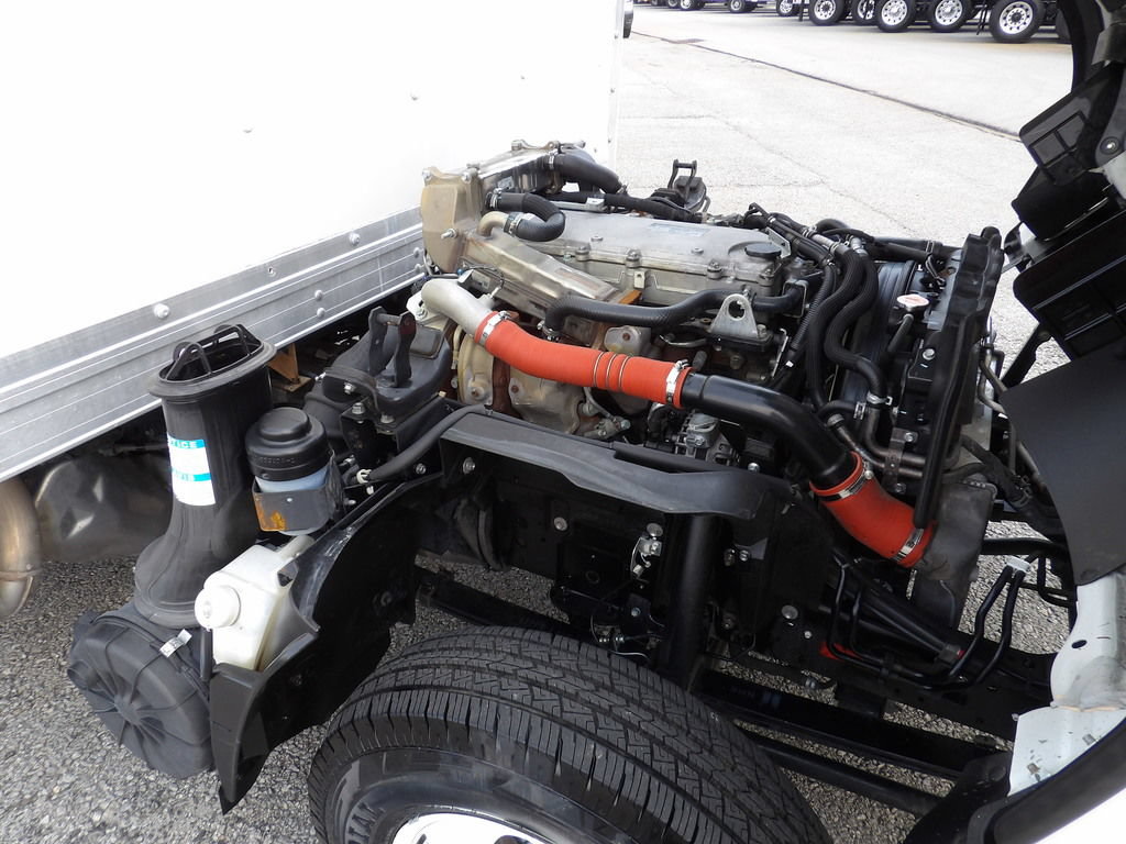 Used 2021 Isuzu NPR RWD image 30