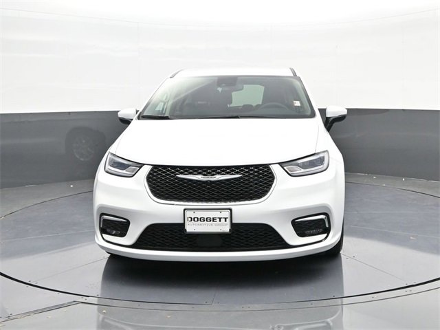 Used 2023 Chrysler Pacifica Touring-L image 29