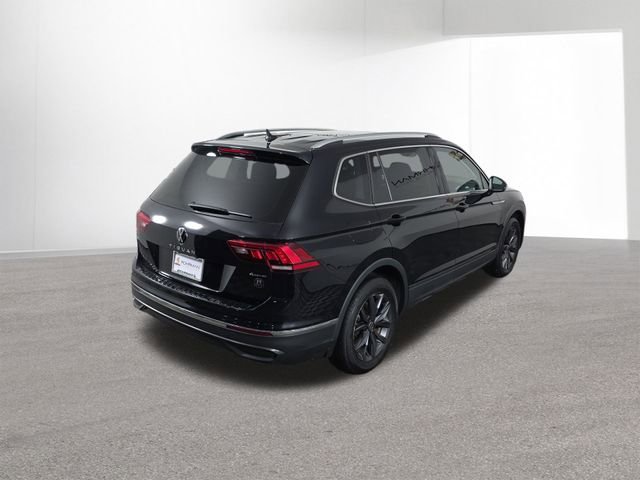 Used 2023 Volkswagen Tiguan SE w/ Panoramic Sunroof Package image 42