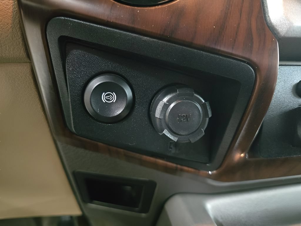 Used 2016 Ford F350 Lariat w/ Lariat Interior Package AWD/4WD image 16