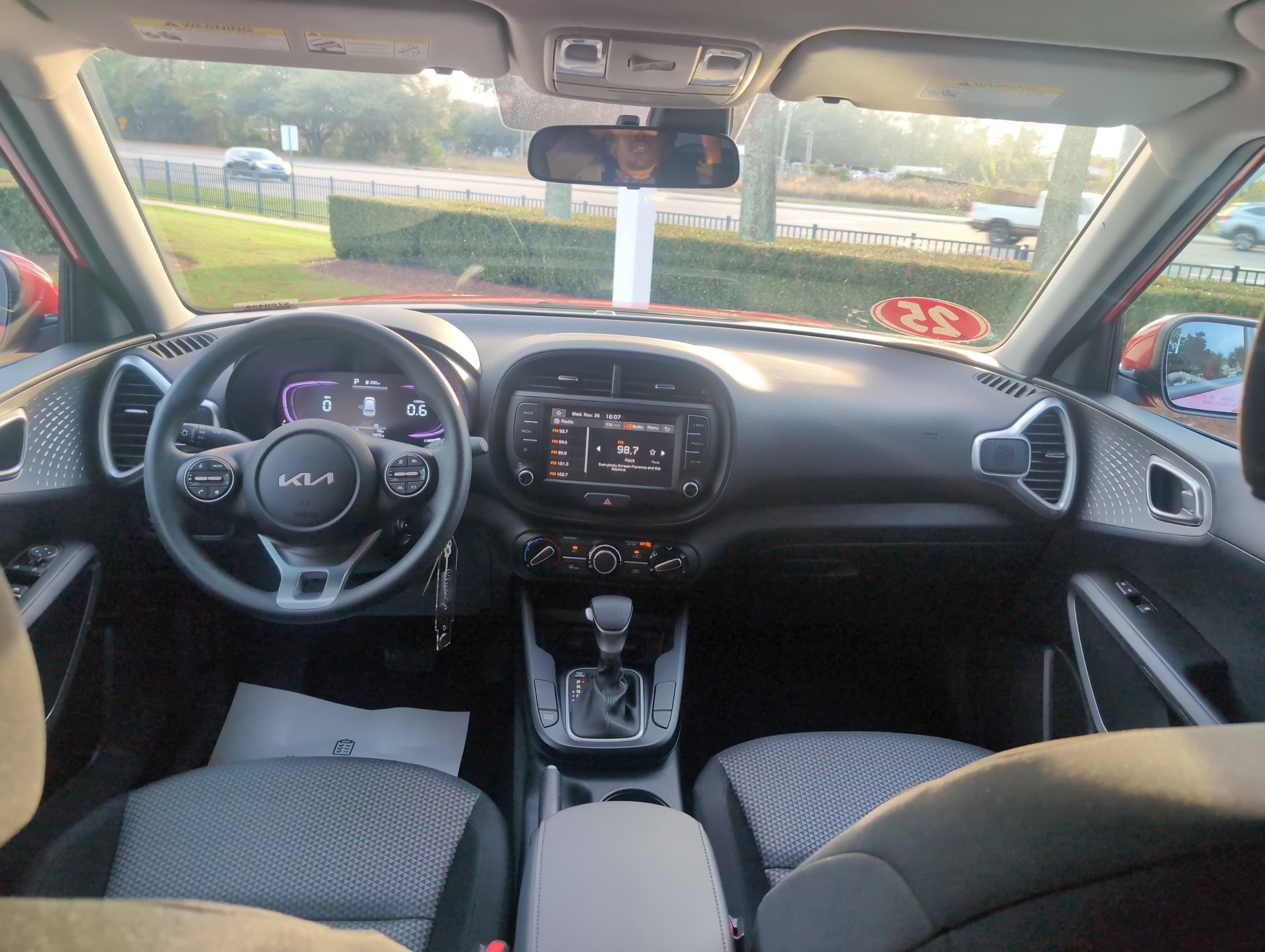 Used 2025 Kia Soul LX w/ LX Technology Package image 27