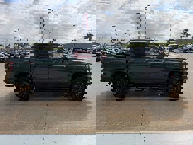 Used 2025 Nissan Frontier PRO-4X image 6