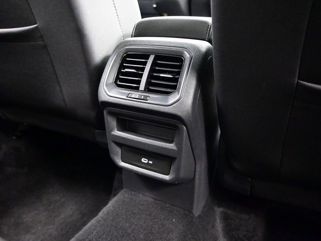 Used 2023 Volkswagen Taos SE w/ Panoramic Sunroof Package image 35