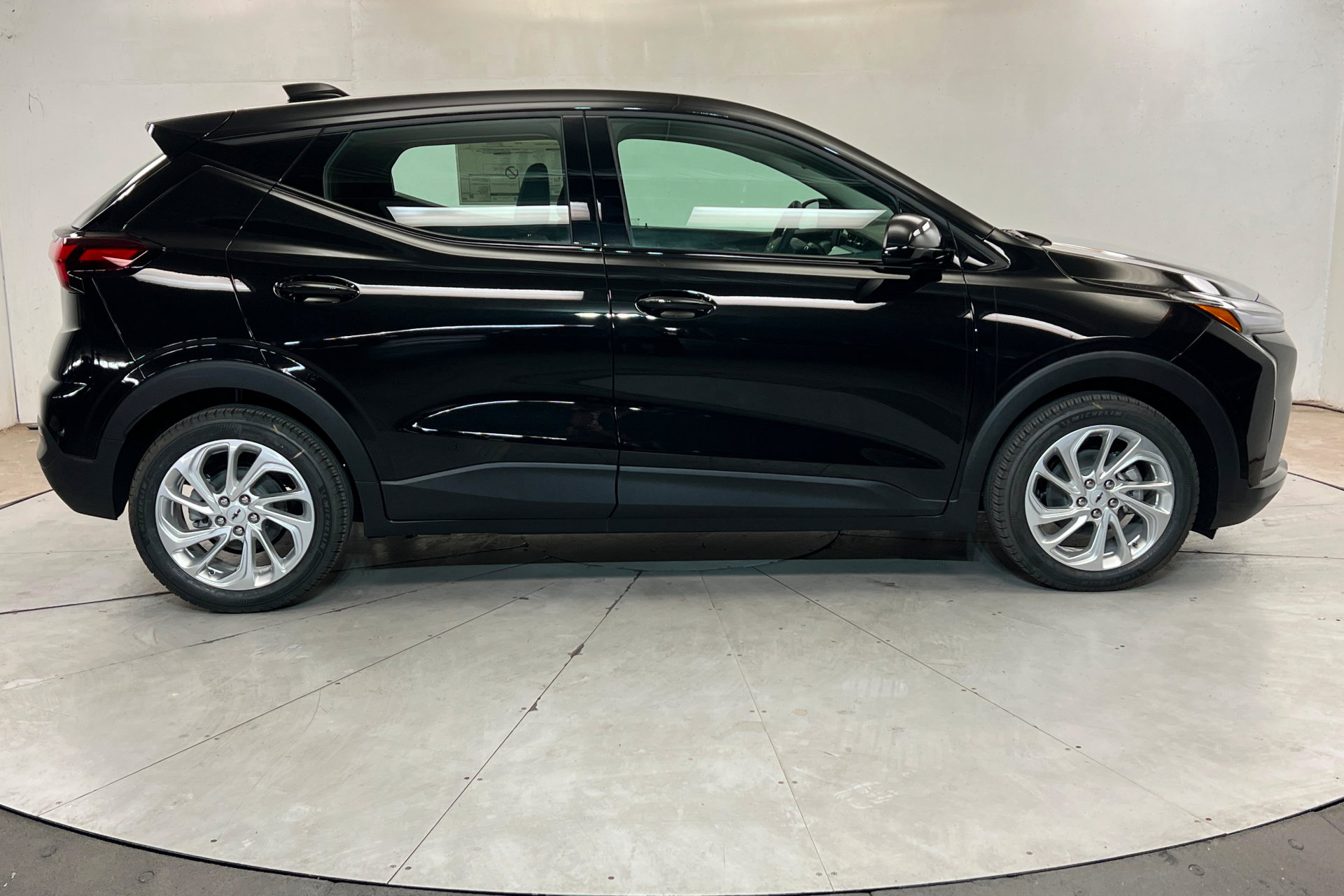 New 2027 Chevrolet Bolt LT w/ Comfort Package FWD image 7