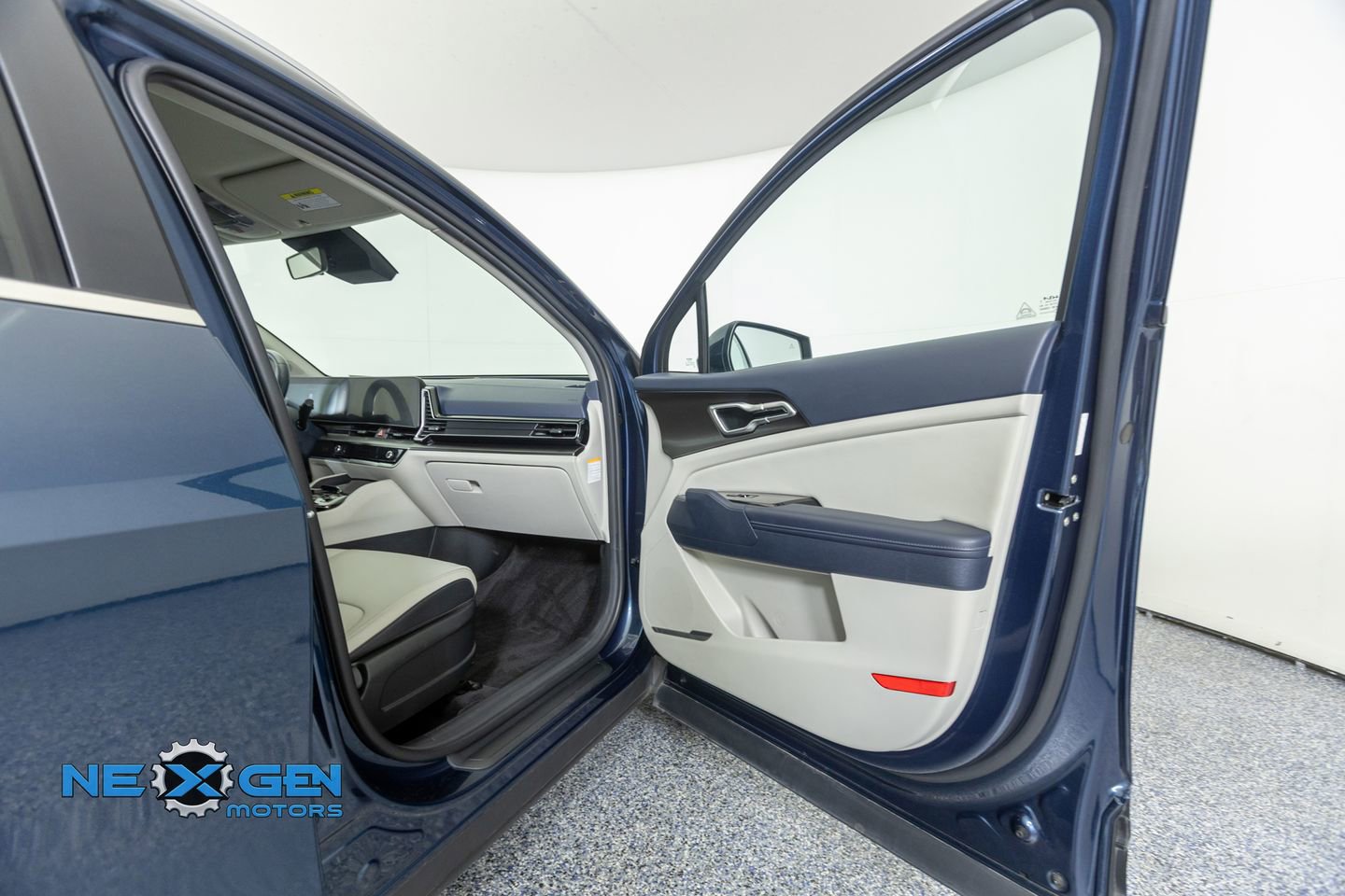 Used 2023 Kia Sportage EX image 39