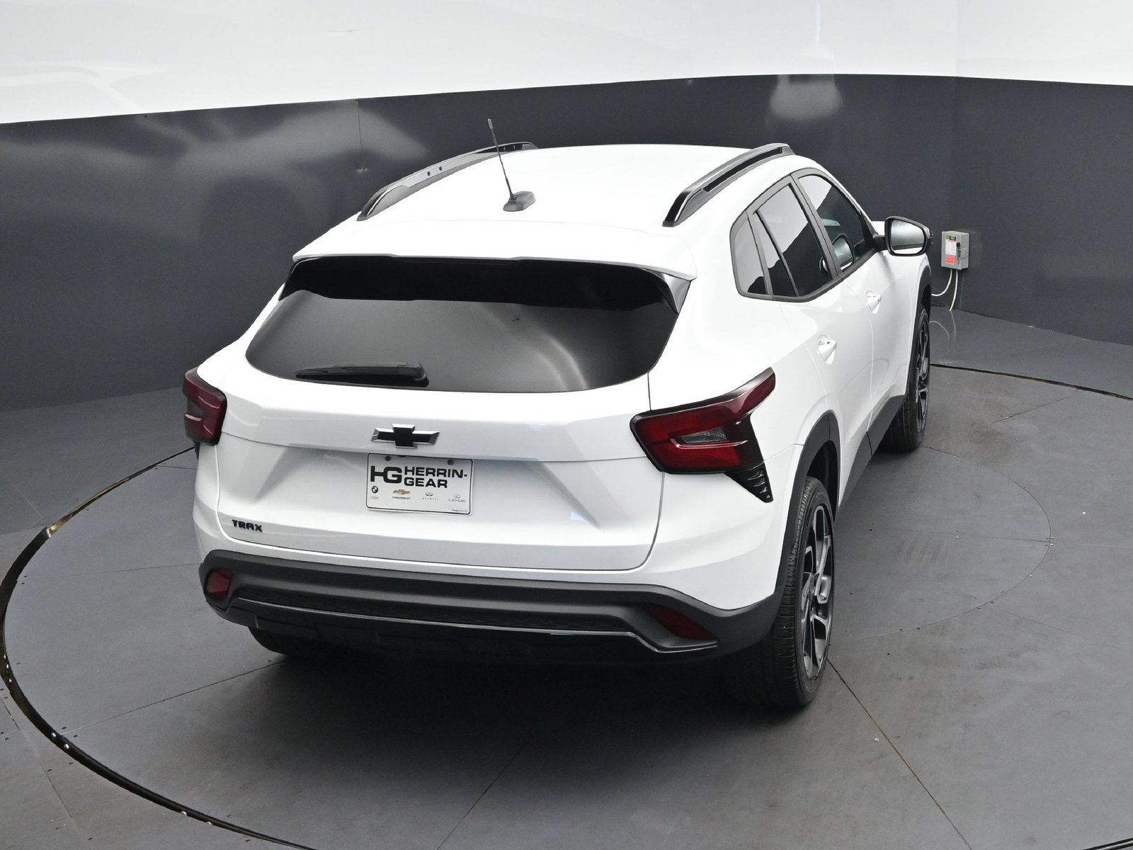 Certified 2024 Chevrolet Trax RS FWD image 34