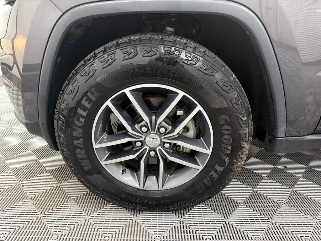 Used 2018 Jeep Grand Cherokee Limited image 12