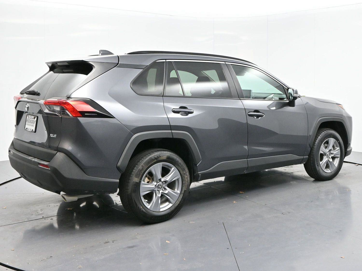 Used 2022 Toyota RAV4 XLE w/ Convenience Package image 7