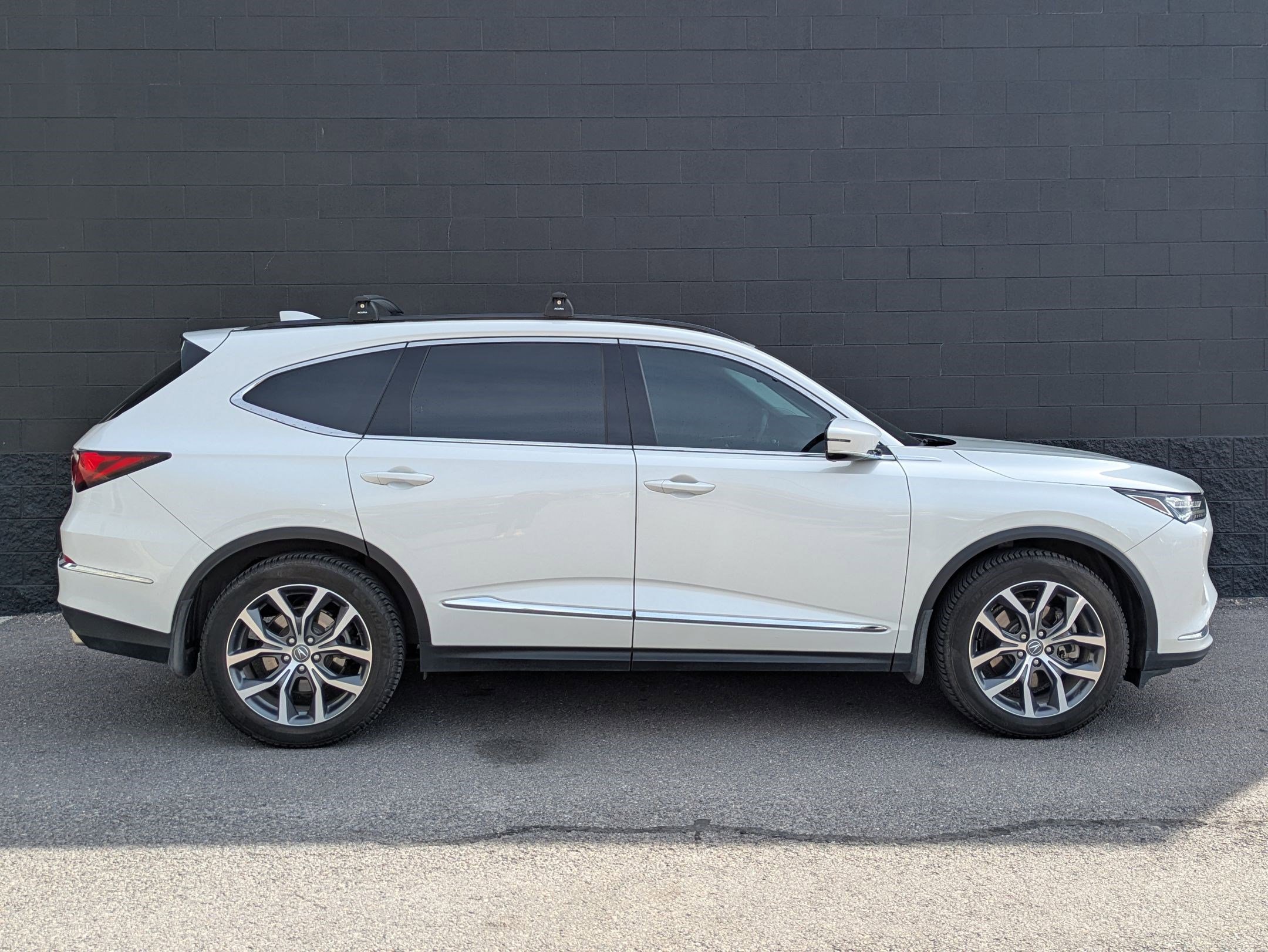 Used 2022 Acura MDX SH-AWD w/ Technology Package image 4