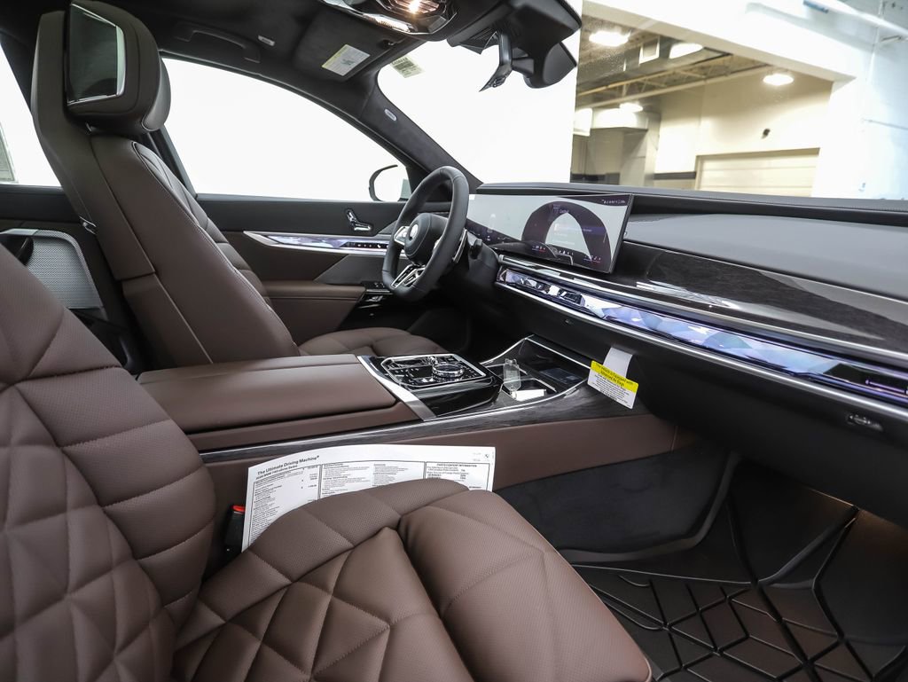 New 2026 BMW 740i xDrive w/ Premium Package image 31