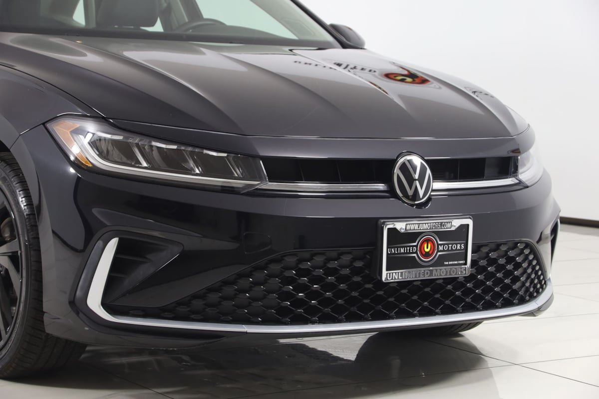 Used 2025 Volkswagen Jetta SE w/ Sunroof Package FWD image 38