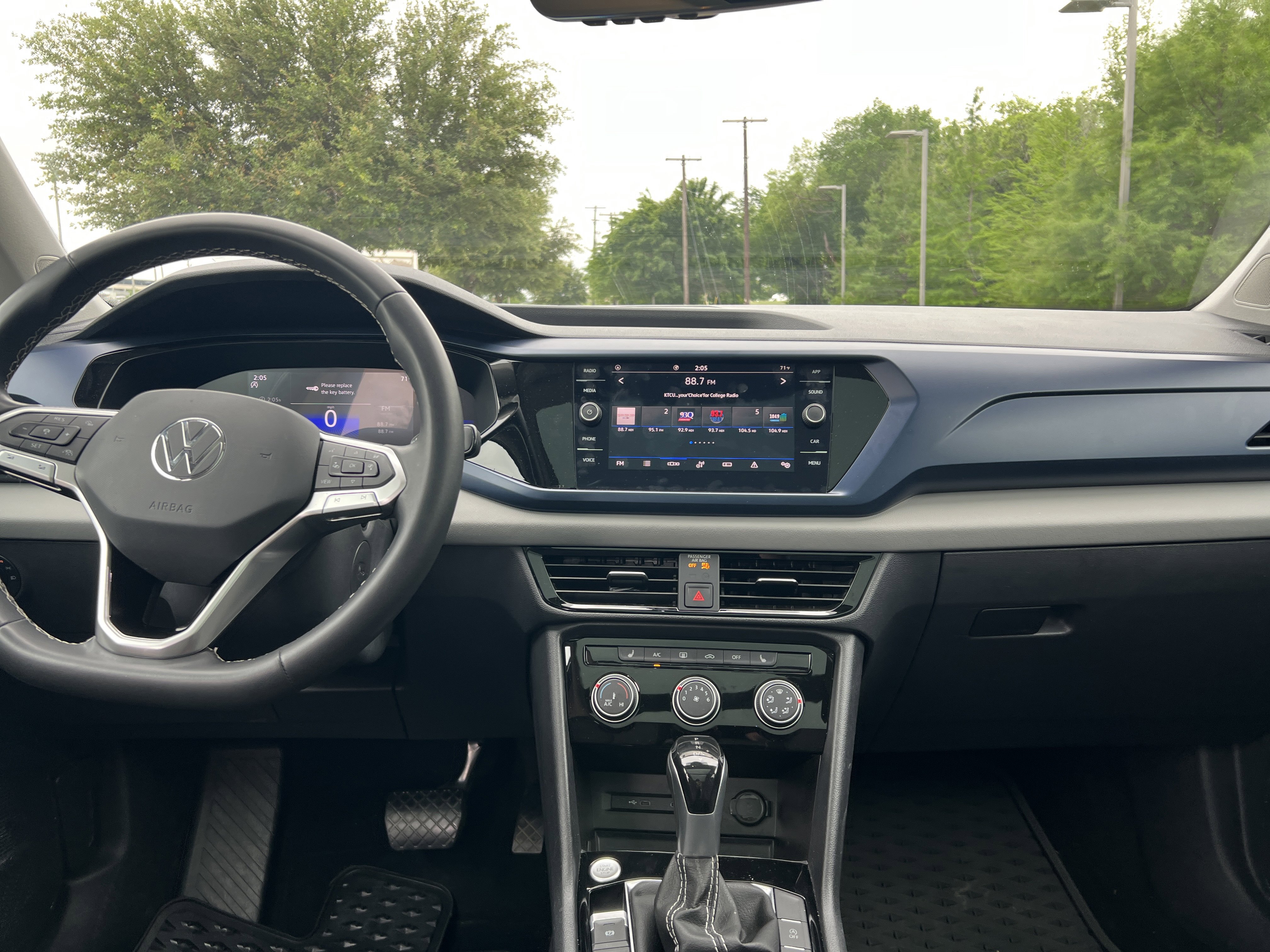 Certified 2023 Volkswagen Taos SE w/ Panoramic Sunroof Package FWD image 27
