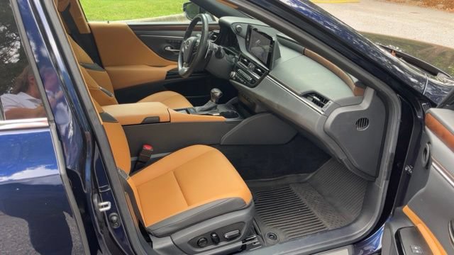 Used 2025 Lexus ES 350 w/ Premium Package FWD image 11