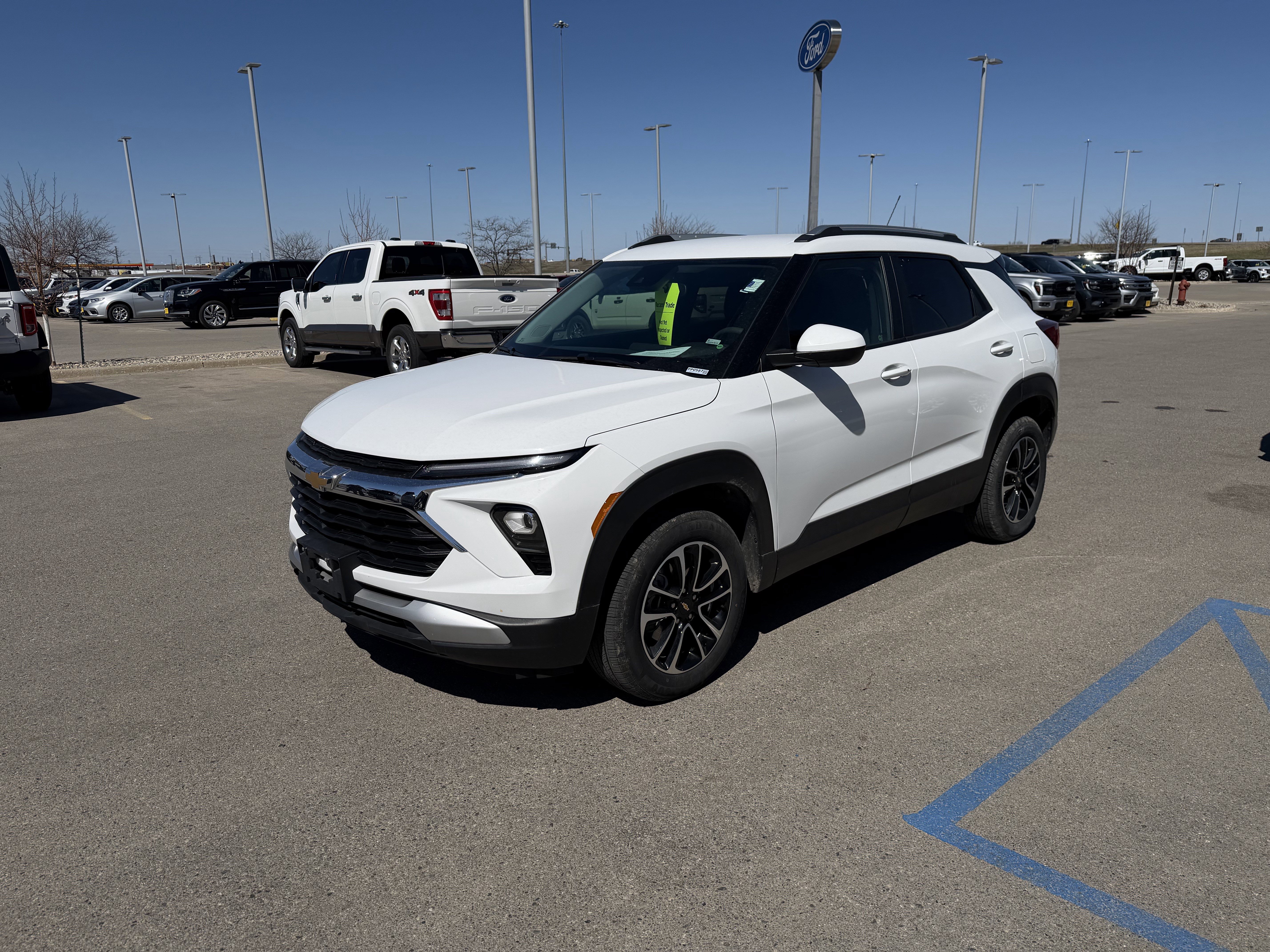 Used 2025 Chevrolet TrailBlazer LT AWD/4WD image 2