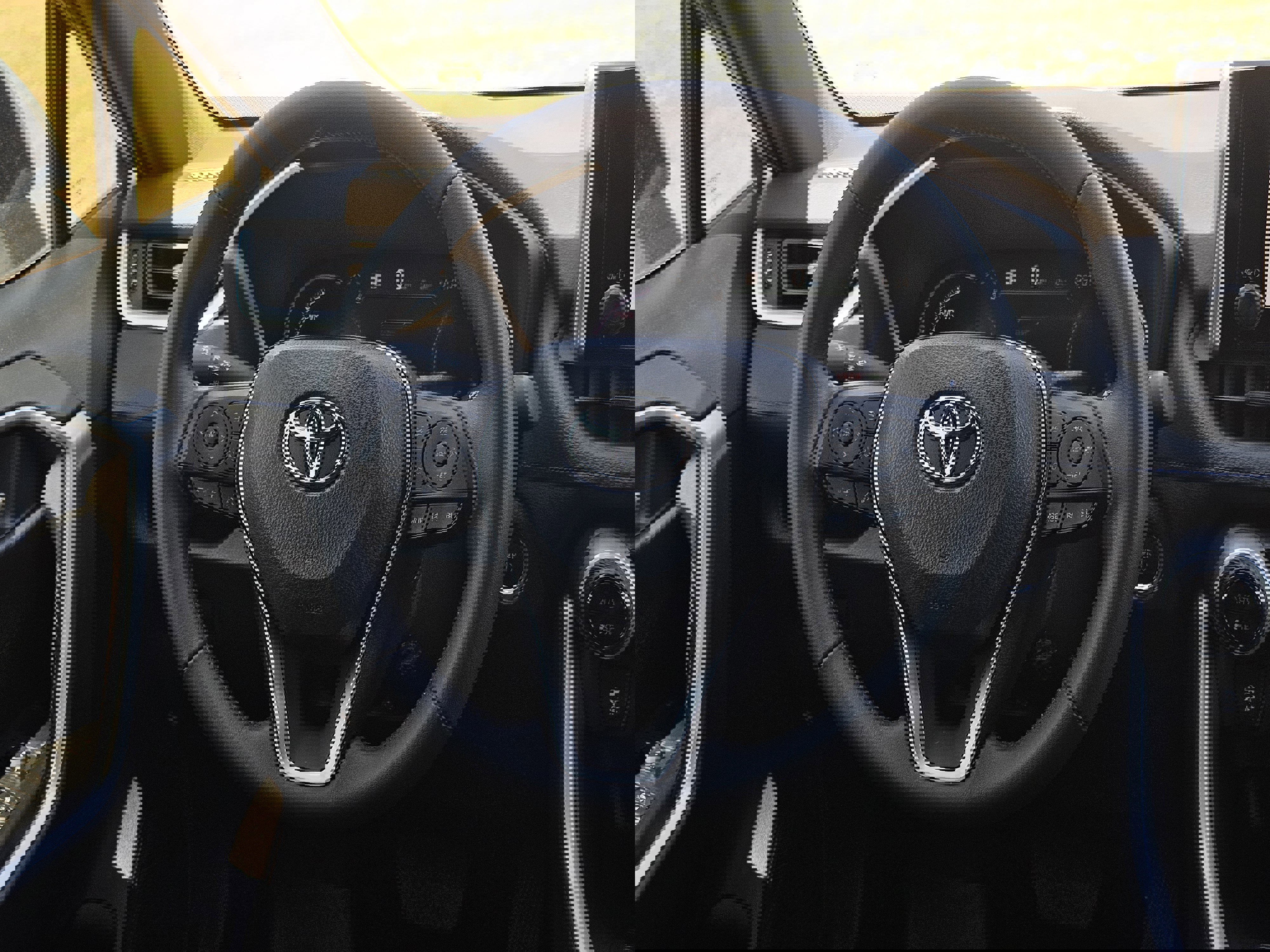 Used 2023 Toyota RAV4 SE image 14