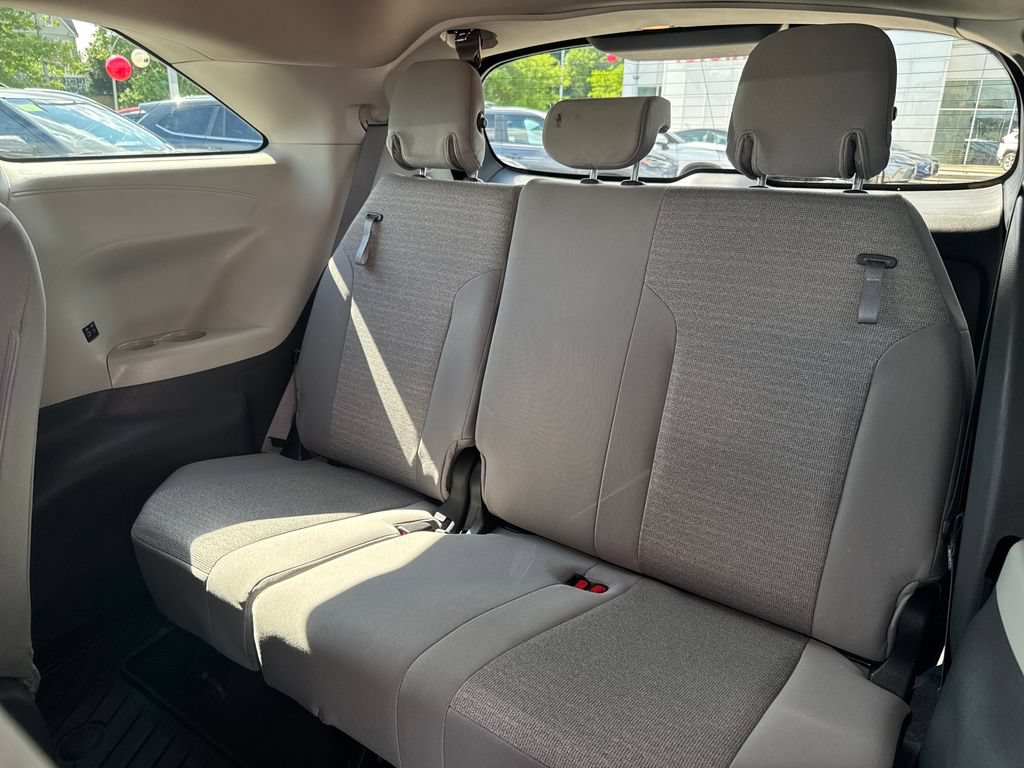 Used 2021 Toyota Sienna LE AWD/4WD image 36