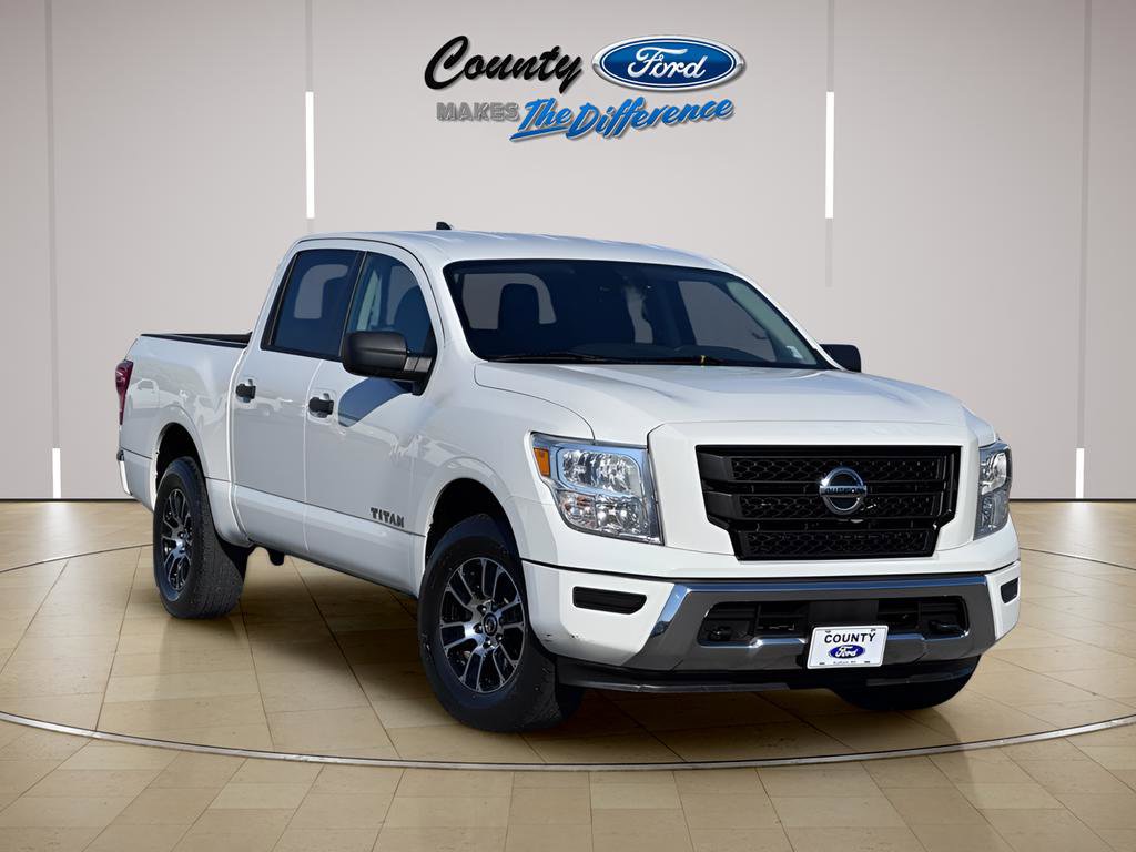 Used 2022 Nissan Titan SV image 1