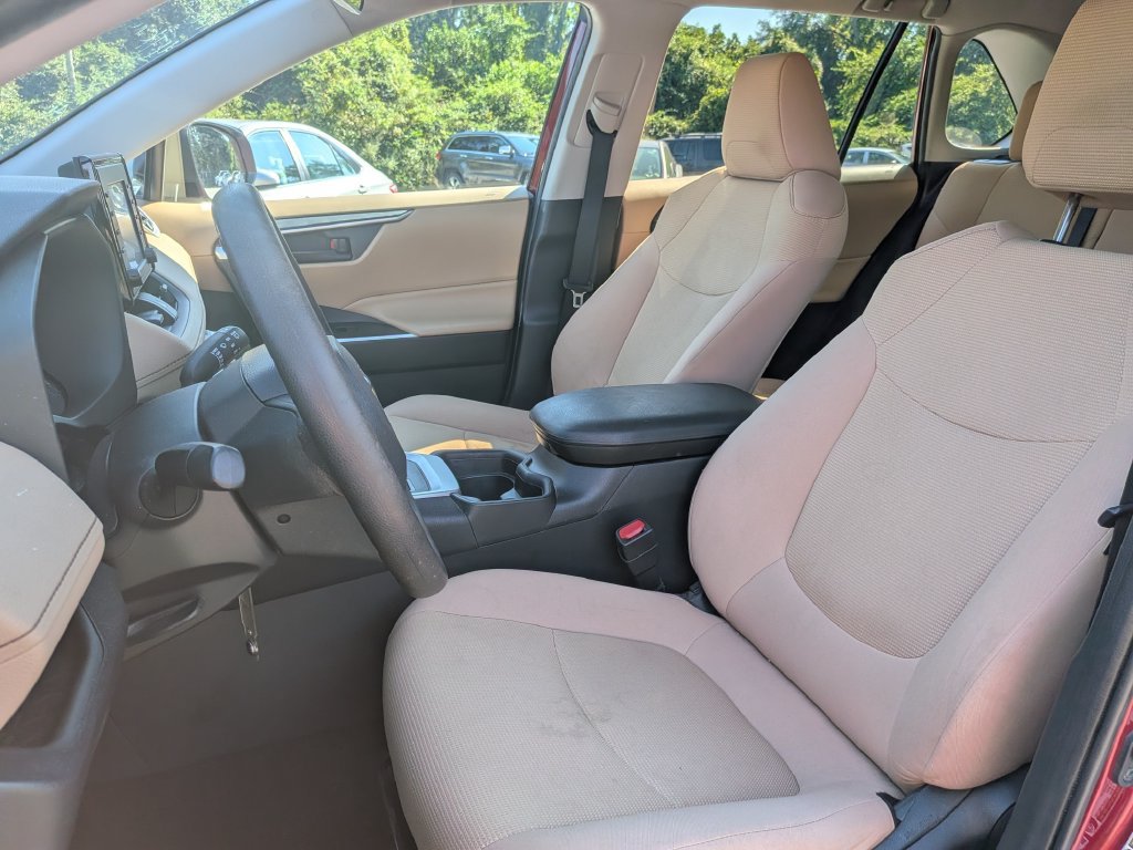 Used 2019 Toyota RAV4 LE AWD/4WD image 11