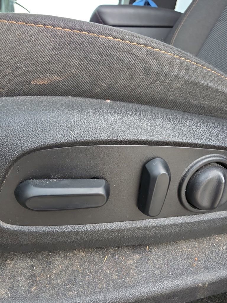 Used 2018 Chevrolet Traverse LT w/ LPO, Black Accent Package AWD/4WD image 13