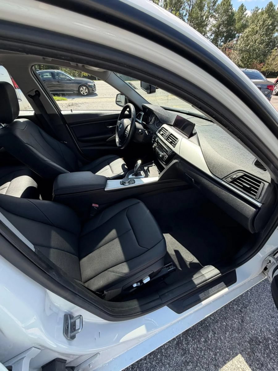 Used 2018 BMW 320i xDrive Sedan w/ Convenience Package AWD/4WD image 12