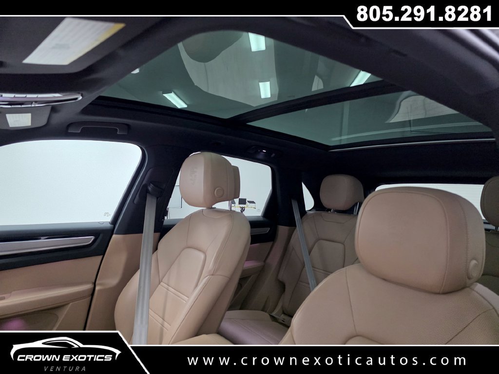 Used 2022 Porsche Cayenne Platinum Edition AWD/4WD image 27