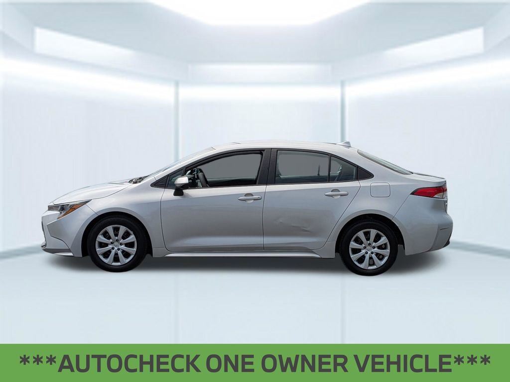 Used 2024 Toyota Corolla LE FWD image 2
