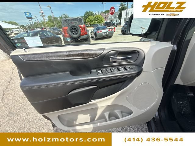 Used 2016 Dodge Grand Caravan SE w/ Quick Order Package 29E SE FWD image 19