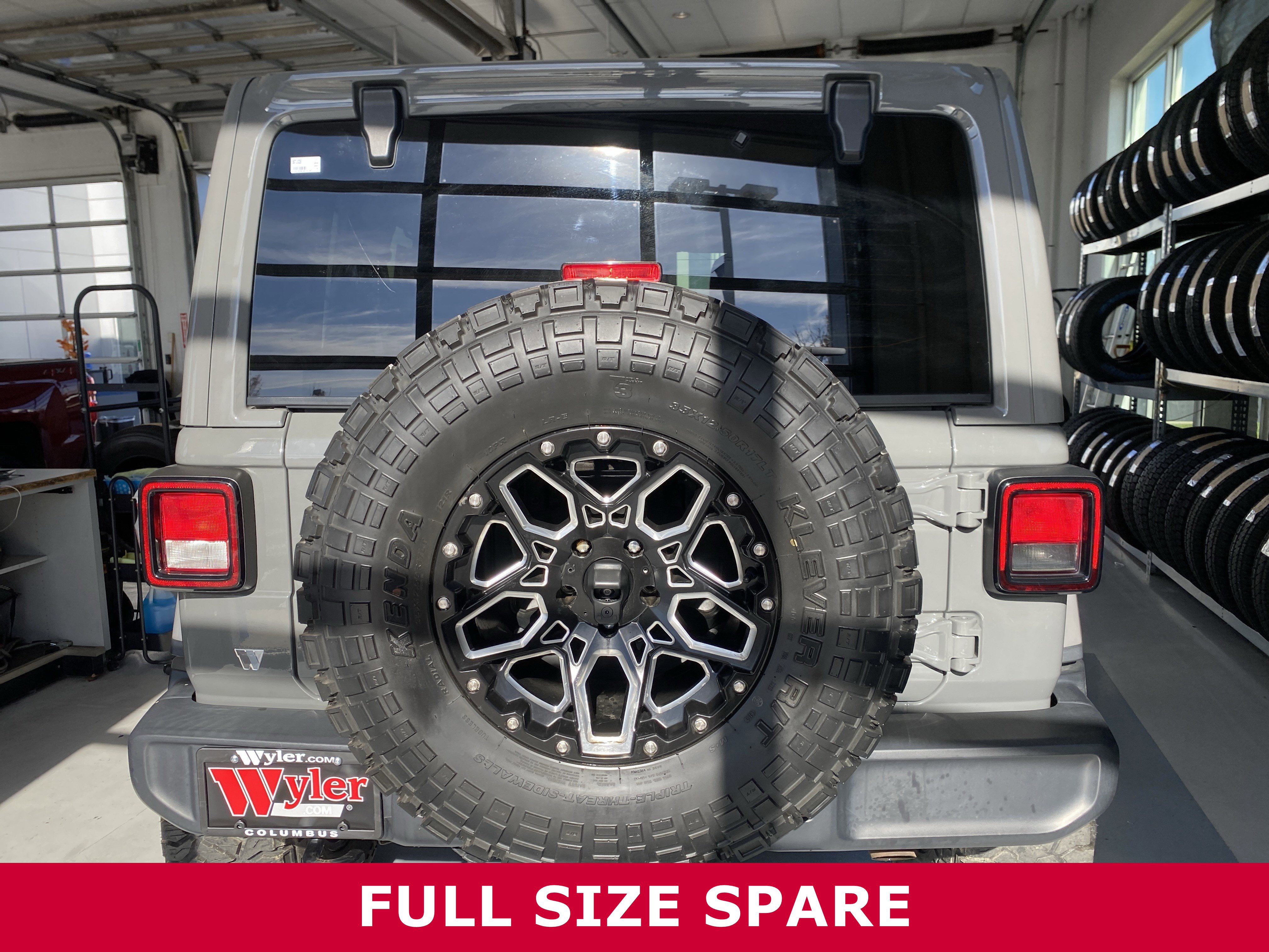 Used 2018 Jeep Wrangler Unlimited Sahara image 5